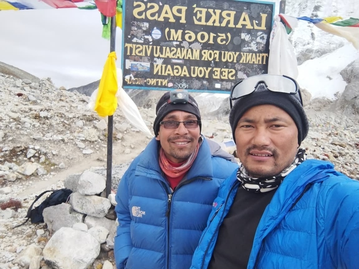 Larke la with Guide from View Nepal Treks