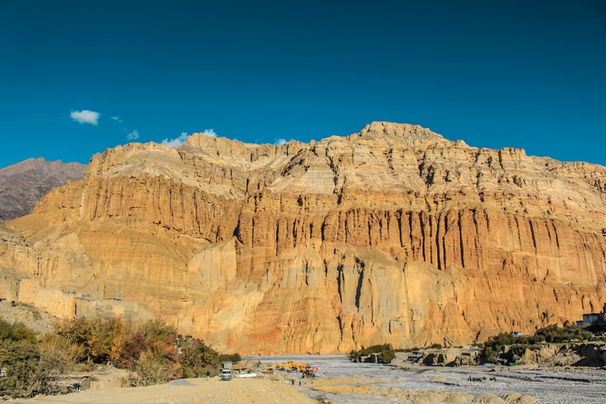 Dry landscape in Upper Mustang during monsoon season in Nepal - monsoon trekking in Nepal