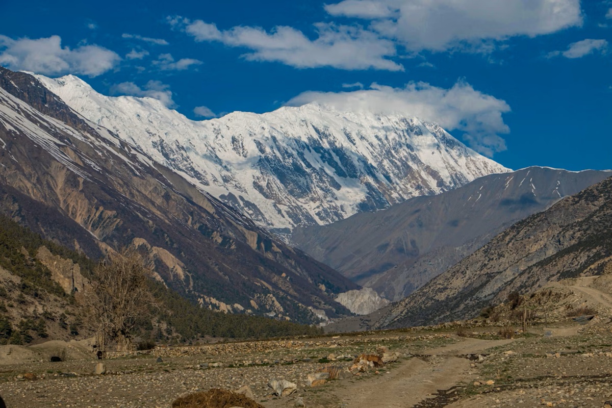 Panoramic Tilicho Pass 5320m crossing Annapurna Circuit Nepal
